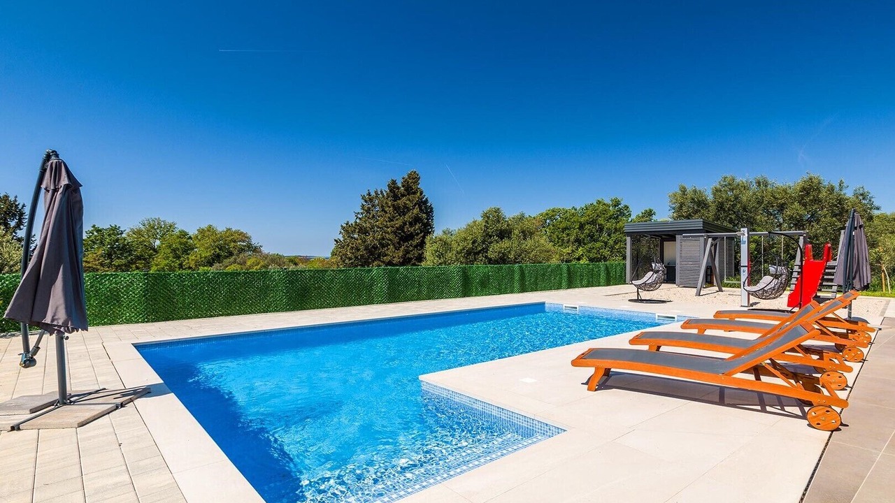 Photo of Outdoor in Peroj