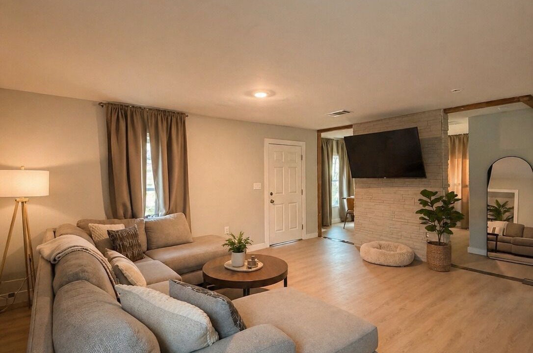 Photo of Livingroom in Cedar Crest