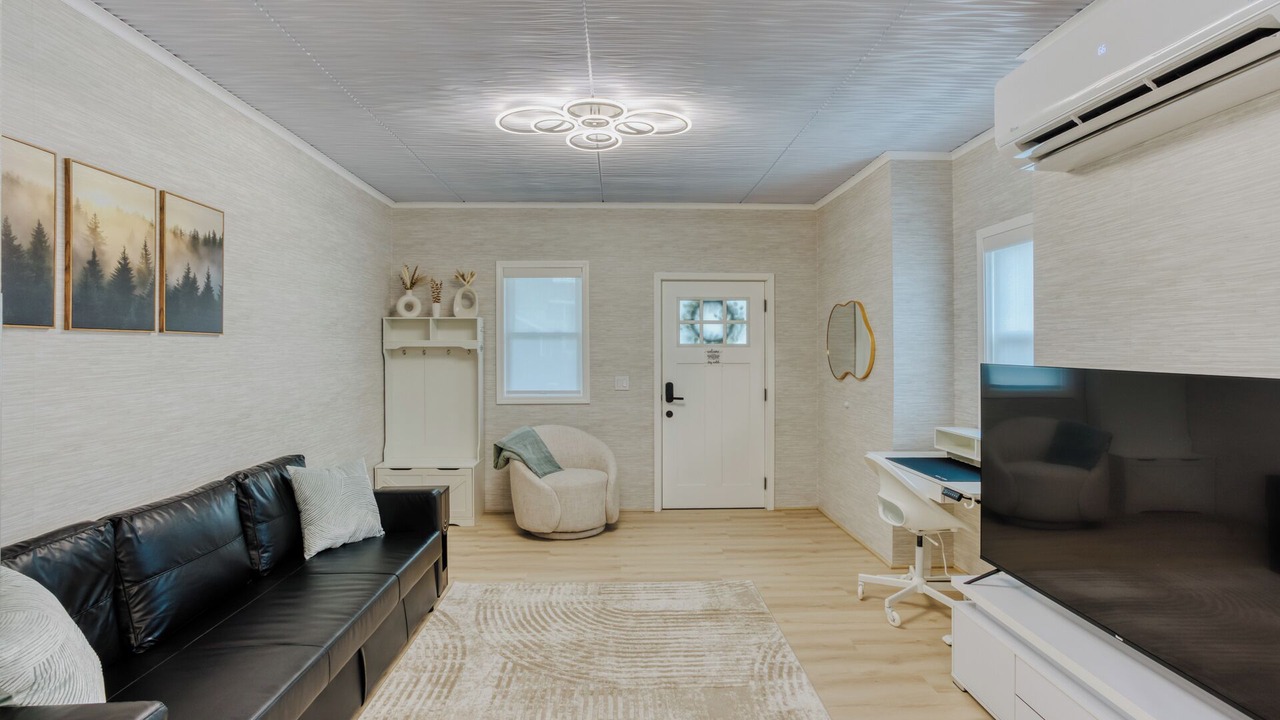 Photo of Livingroom in Gaffer District