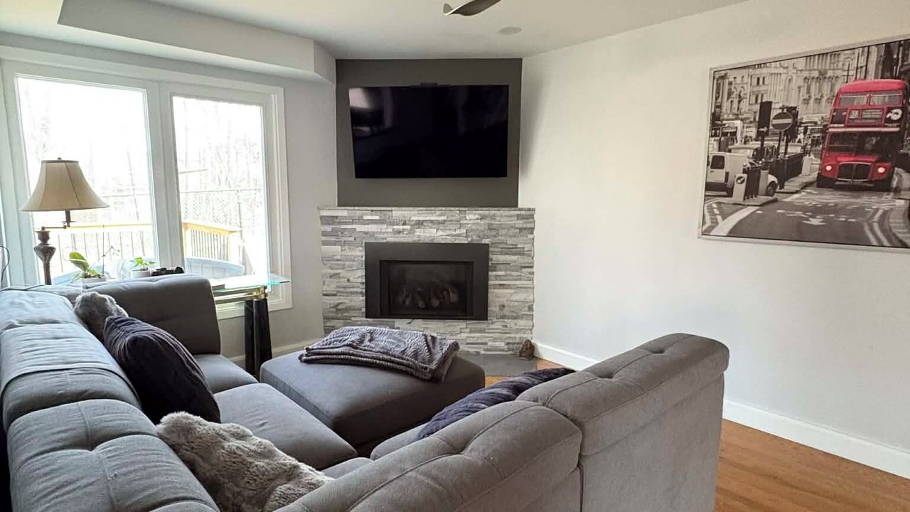 Photo of Livingroom in Pickering