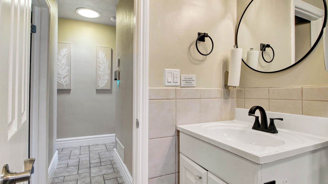 Photo of Bathroom in Del Aire