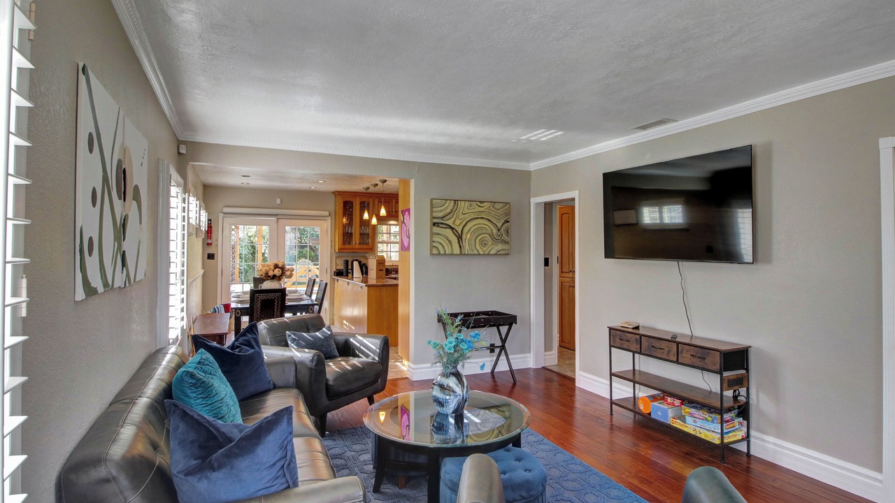 Photo of Livingroom in Del Aire