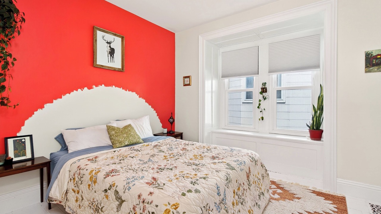 Photo of Bedroom in Front Park