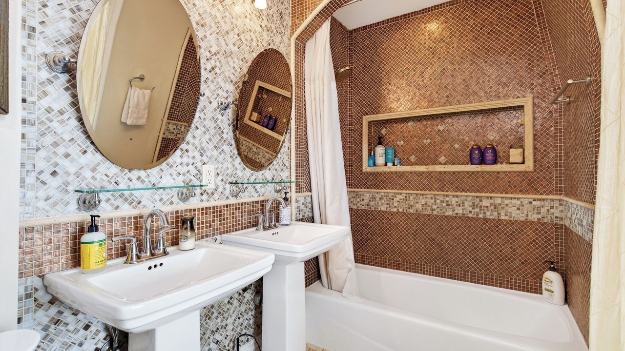 Photo of Bathroom in Front Park