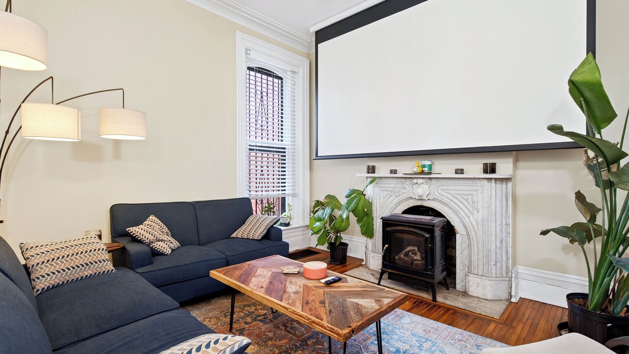 Photo of Livingroom in Front Park