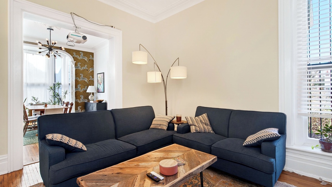 Photo of Livingroom in Front Park