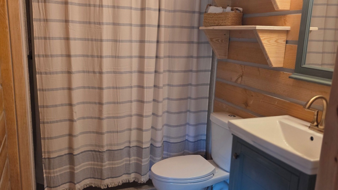 Photo of Bathroom in Akin