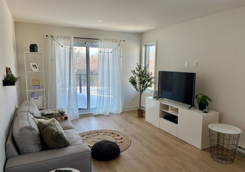Photo of Livingroom in Fabreville