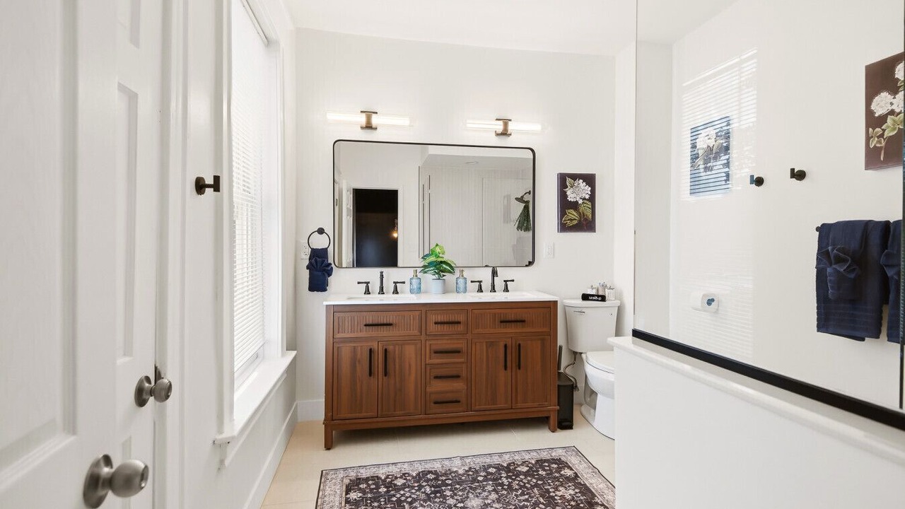 Photo of Bathroom in Tower Grove South