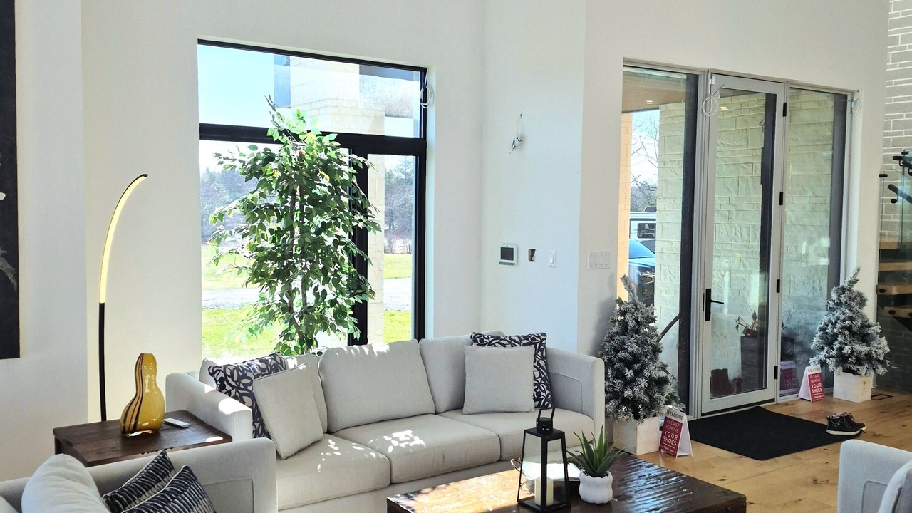 Photo of Livingroom in Milton