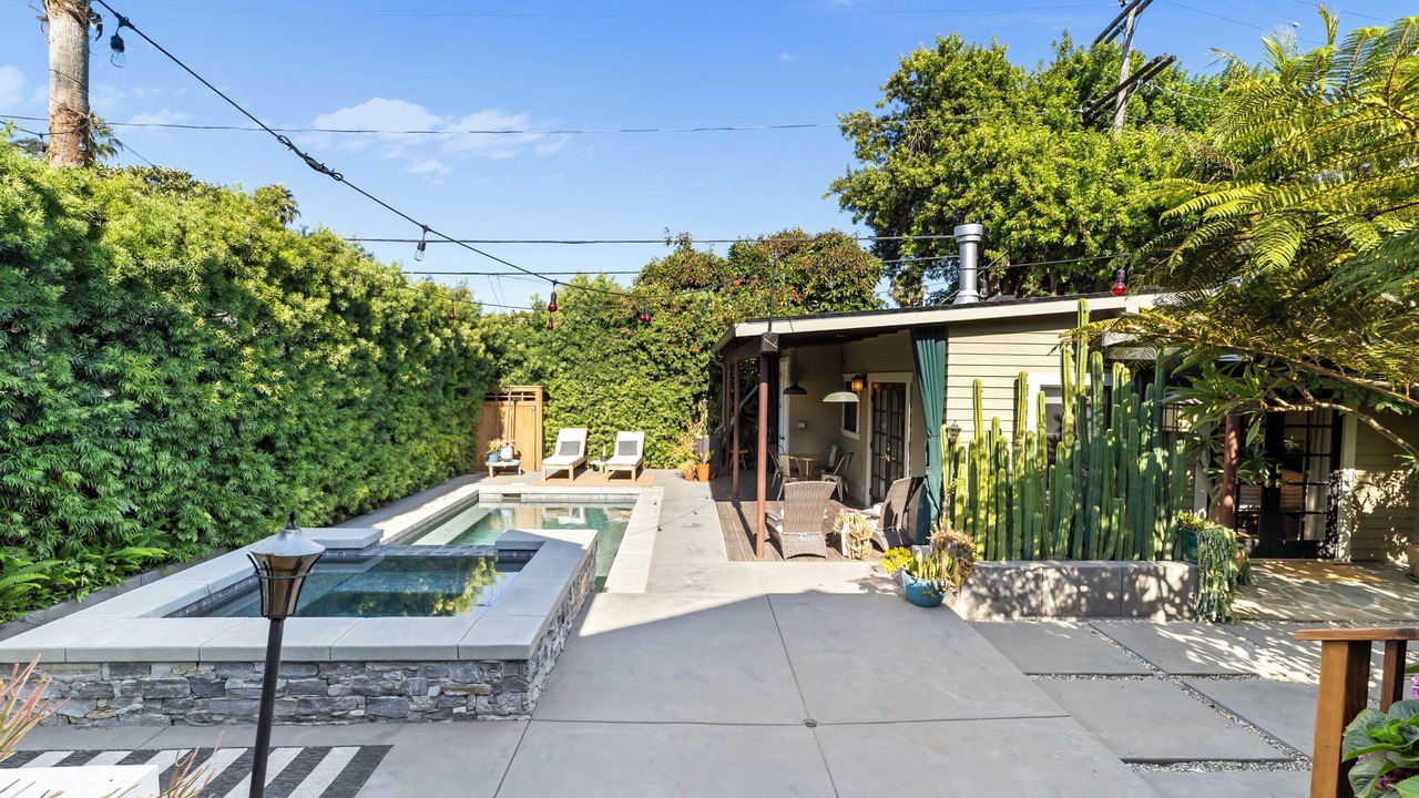 Photo of Outdoor in Hollywood