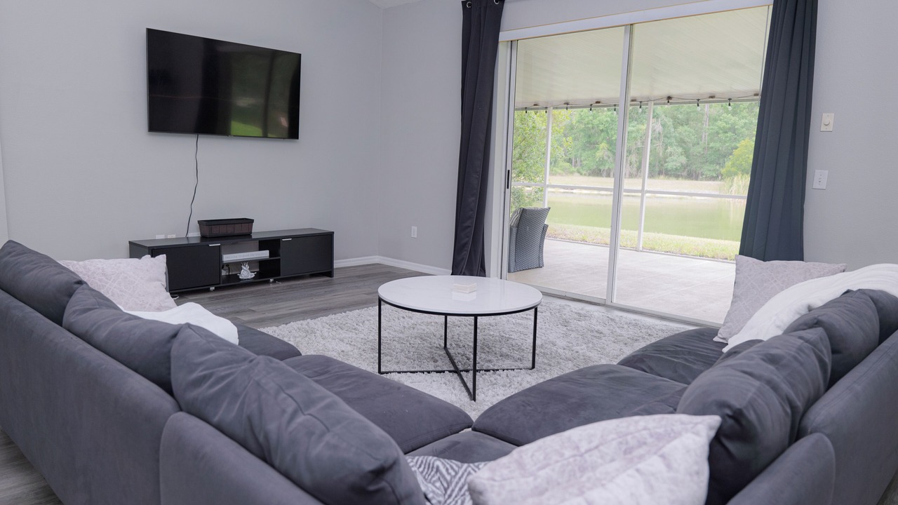 Photo of Livingroom in Meadow Pointe