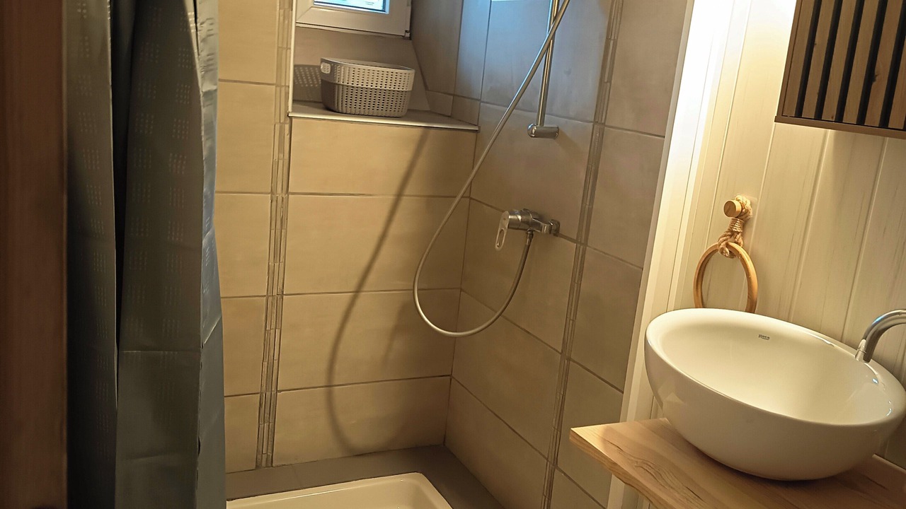 Photo of Bathroom in Curan