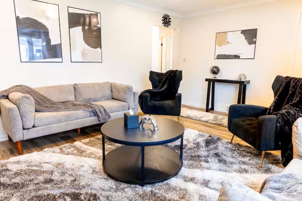 Photo of Livingroom in Flint