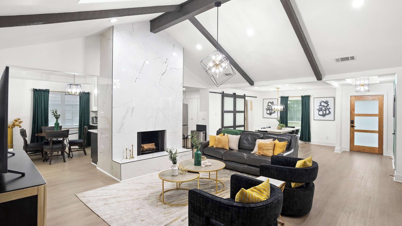 Photo of Livingroom in Far North Dallas