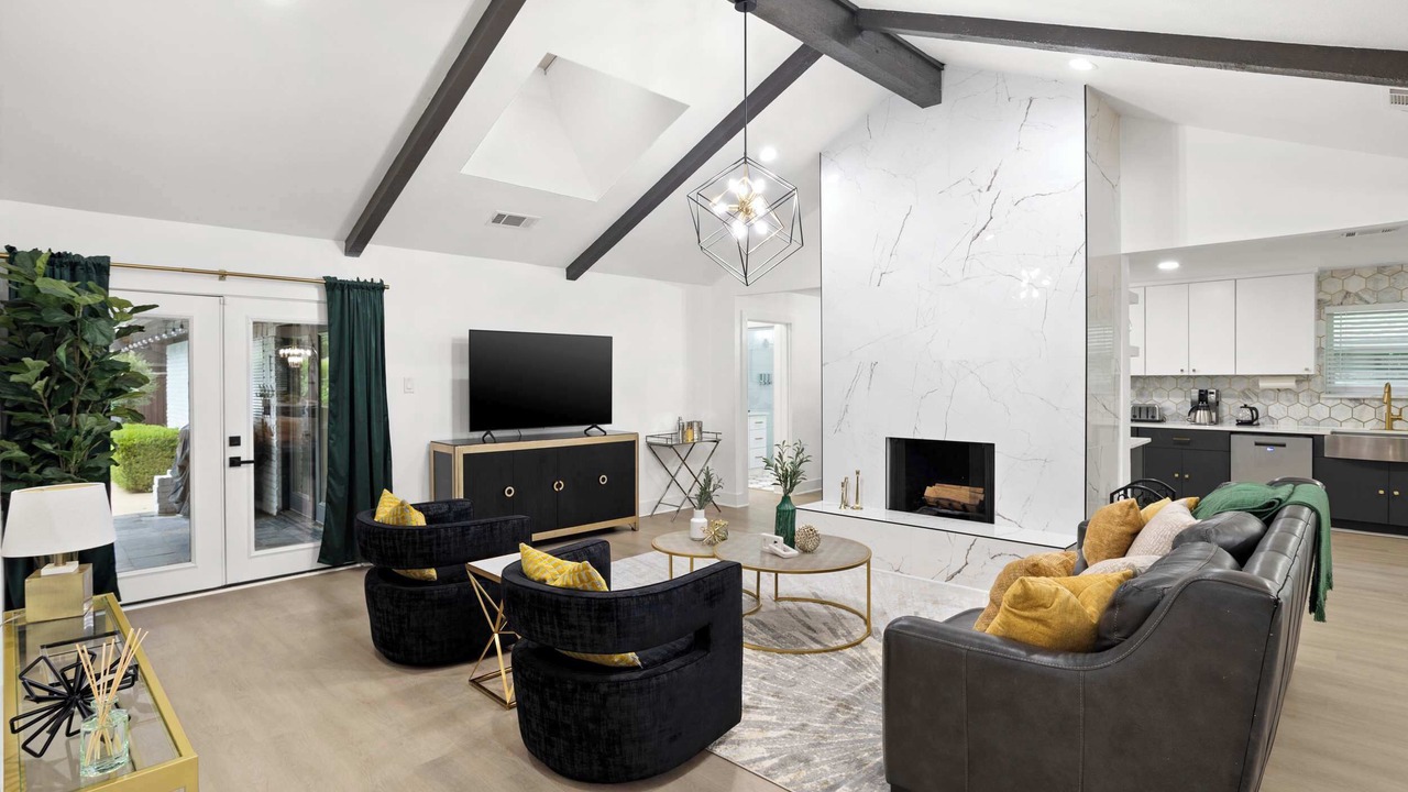 Photo of Livingroom in Far North Dallas