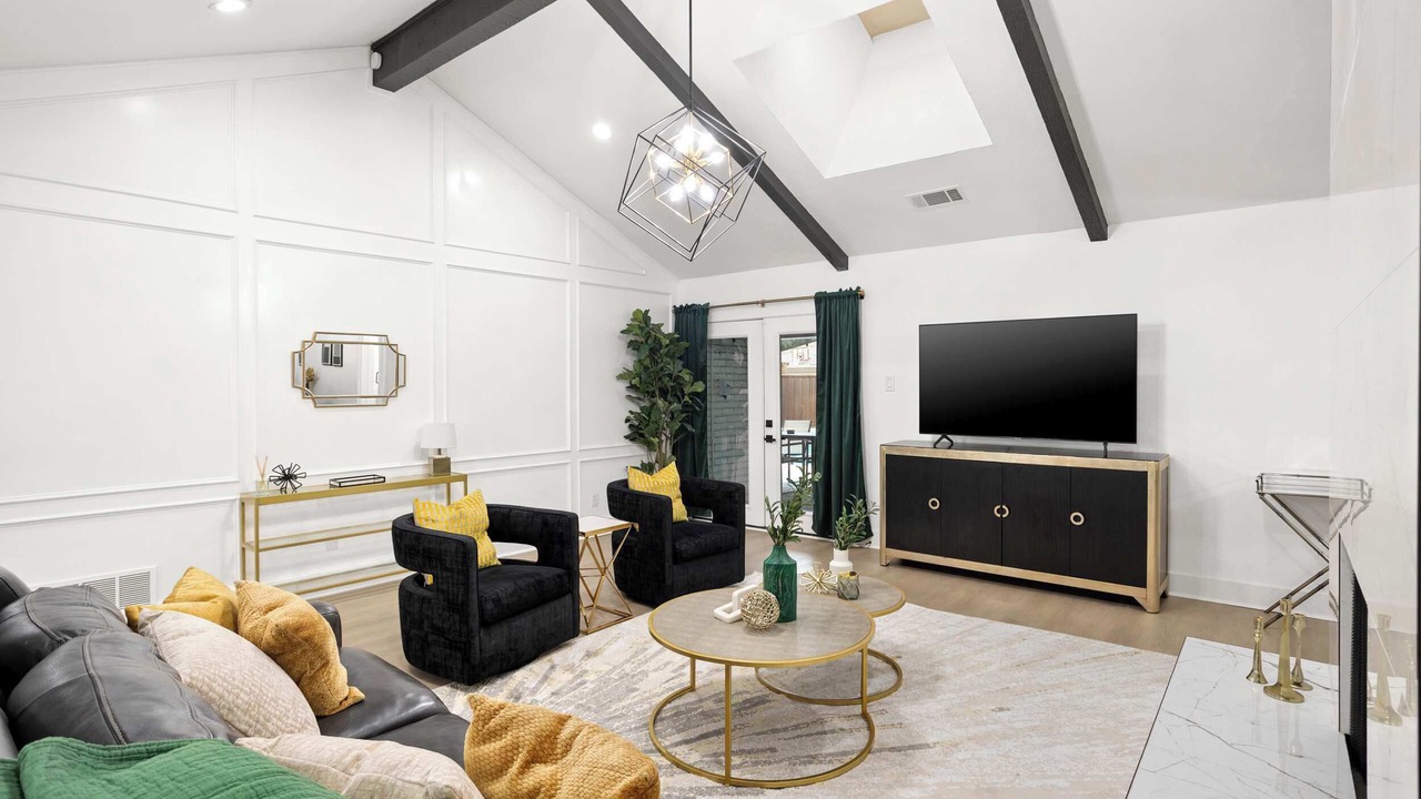 Photo of Livingroom in Far North Dallas