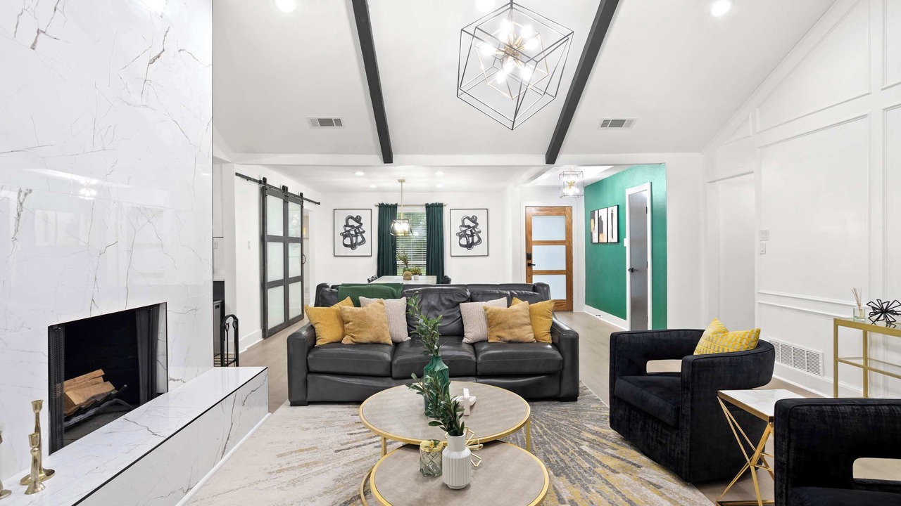 Photo of Livingroom in Far North Dallas