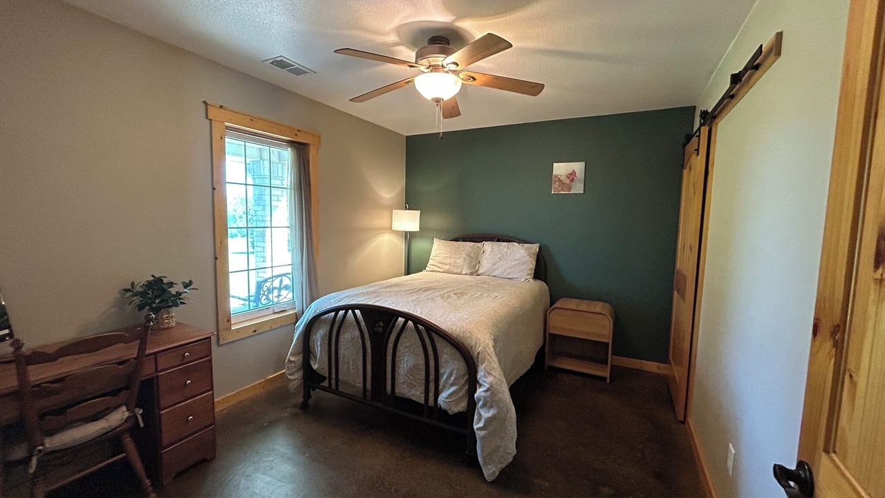 Photo of Bedroom in Peculiar