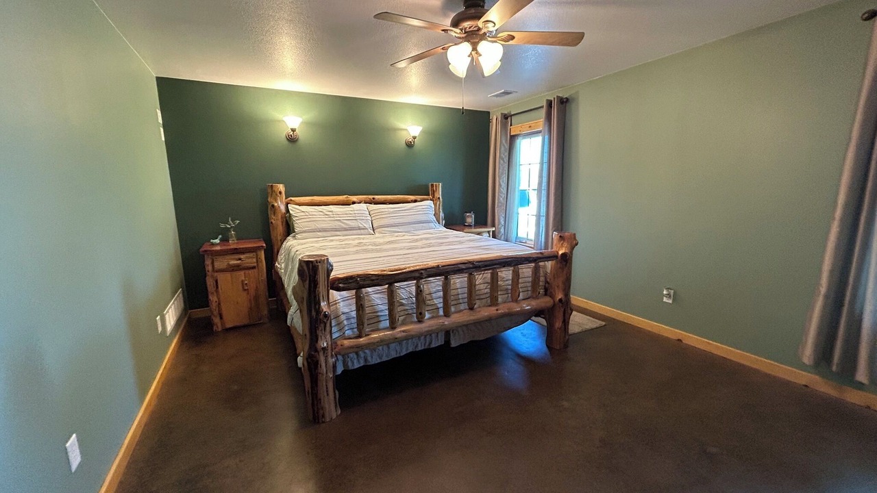 Photo of Bedroom in Peculiar