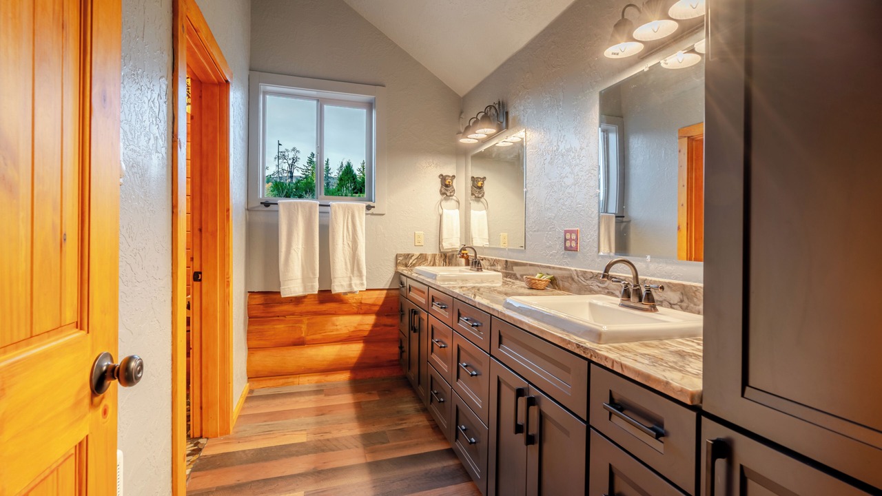 Photo of Bathroom in Gates