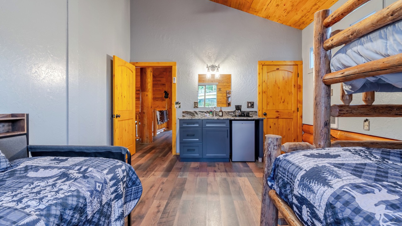 Photo of Bedroom in Gates