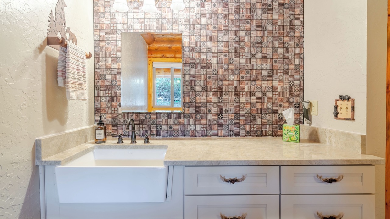 Photo of Bathroom in Gates