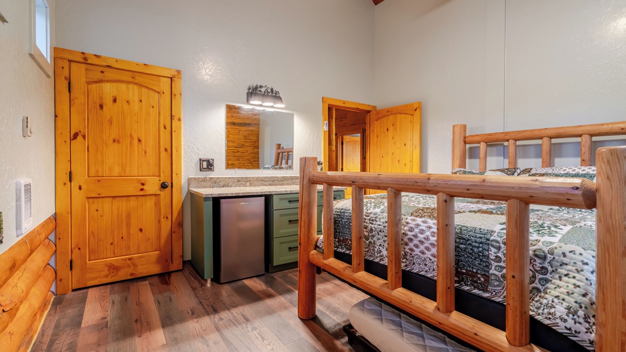 Photo of Bedroom in Gates