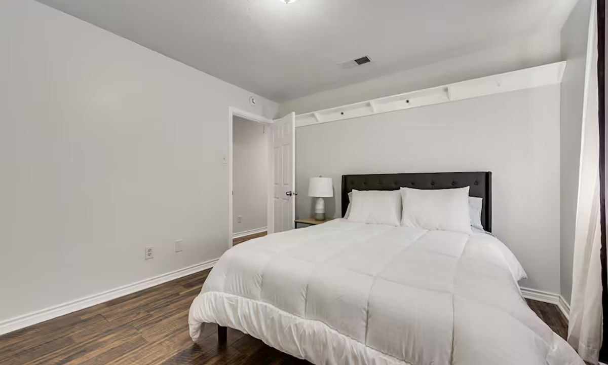 Photo of Bedroom in Garland