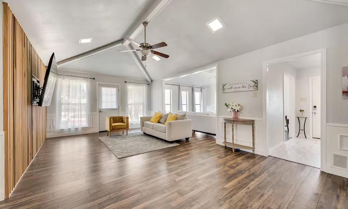 Photo of Livingroom in Garland