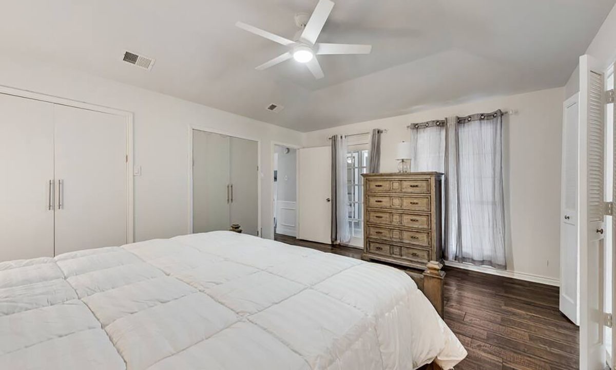 Photo of Bedroom in Garland