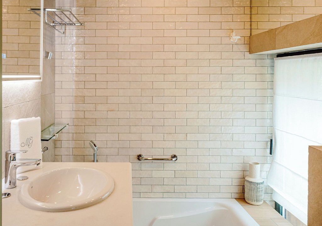 Photo of Bathroom in Barbizon