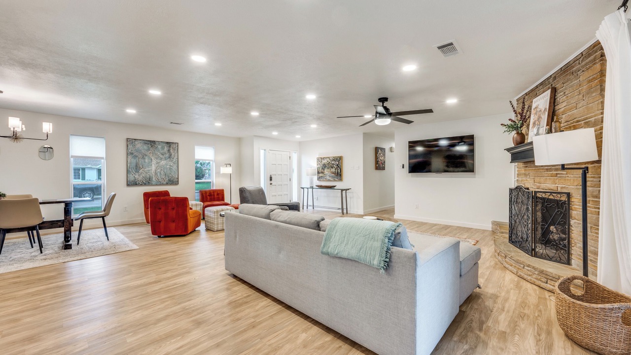 Photo of Livingroom in Farmers Branch