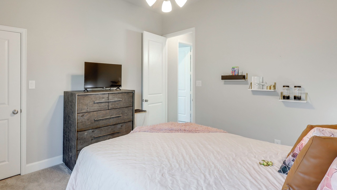 Photo of Bedroom in Manor