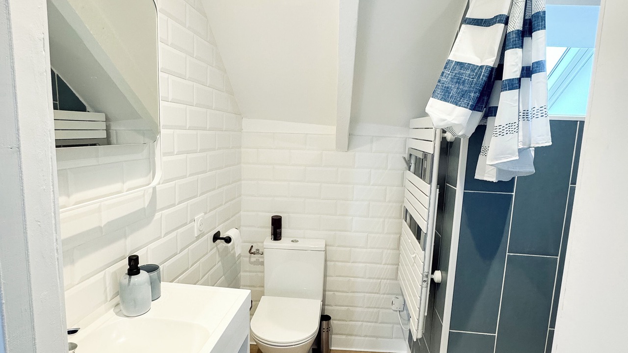 Photo of Bathroom in Le Vivier-sur-Mer