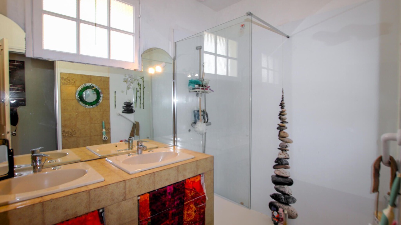 Photo of Bathroom in Saint-Marcel-d'Aredeche