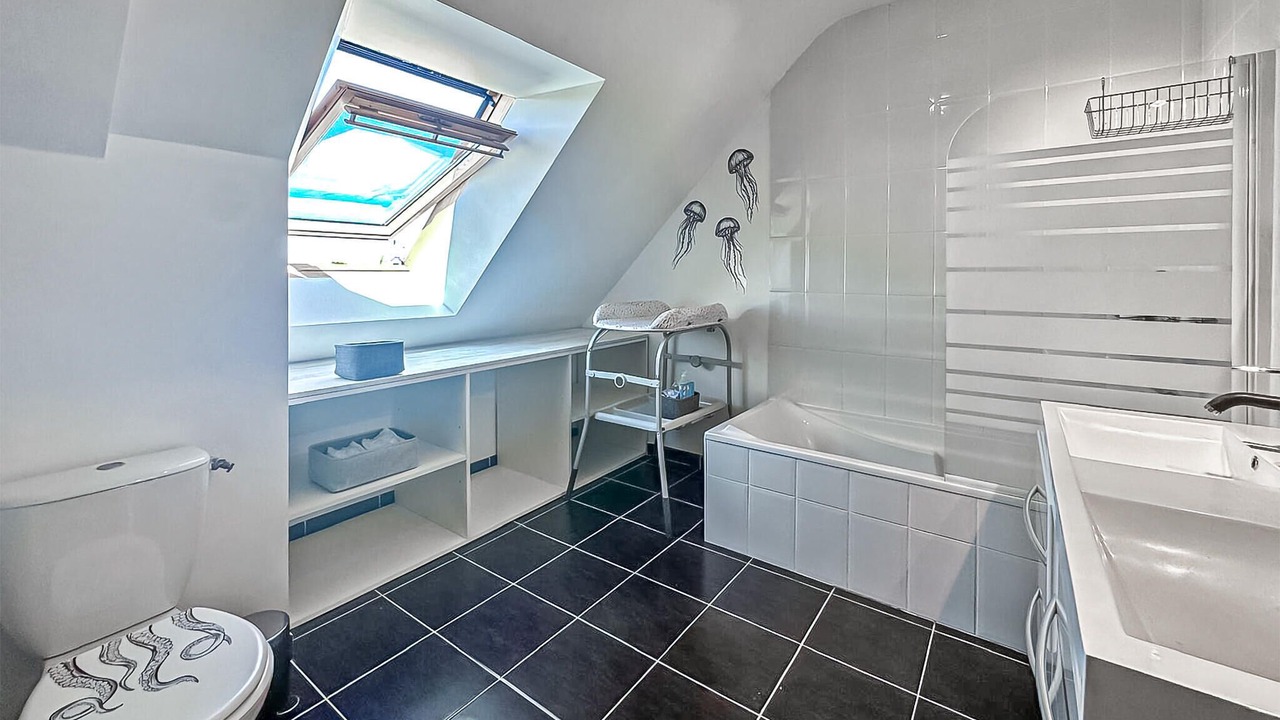 Photo of Bathroom in Le Vivier-sur-Mer