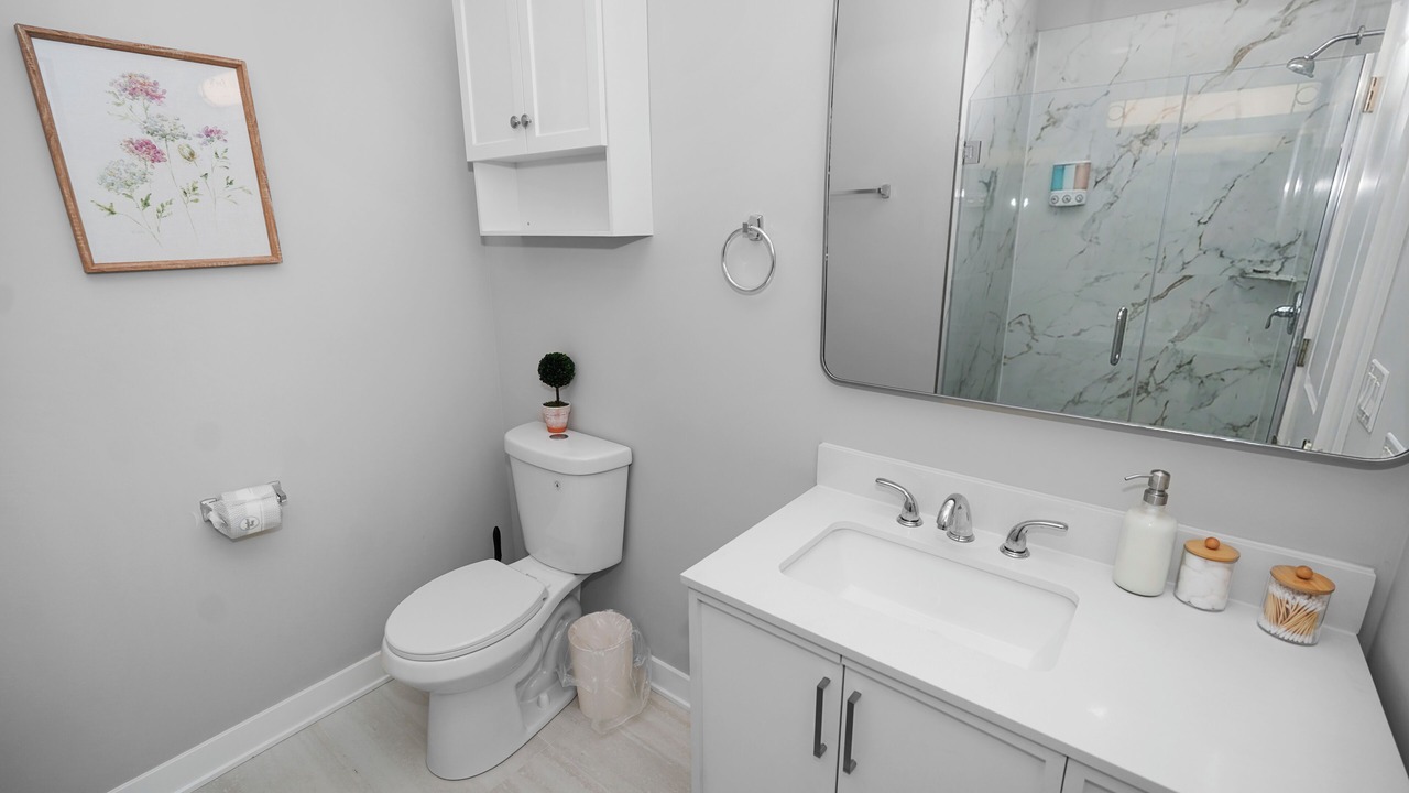 Photo of Bathroom in East Garfield Park