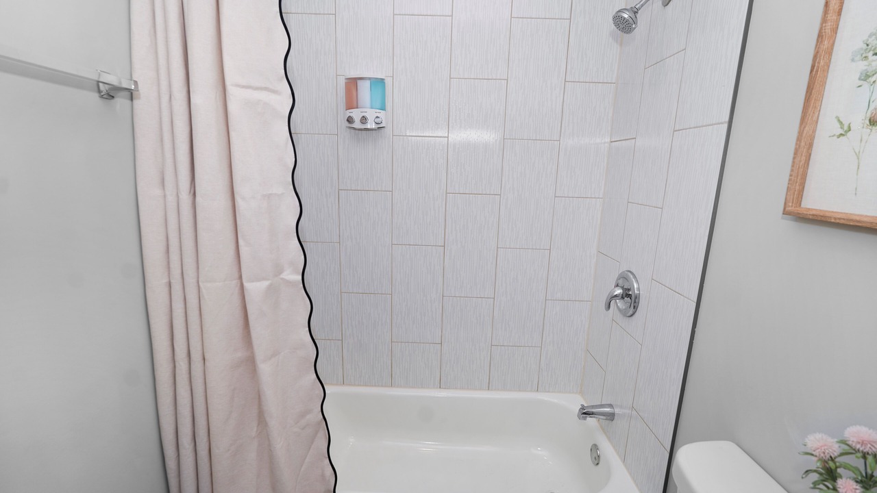 Photo of Bathroom in East Garfield Park