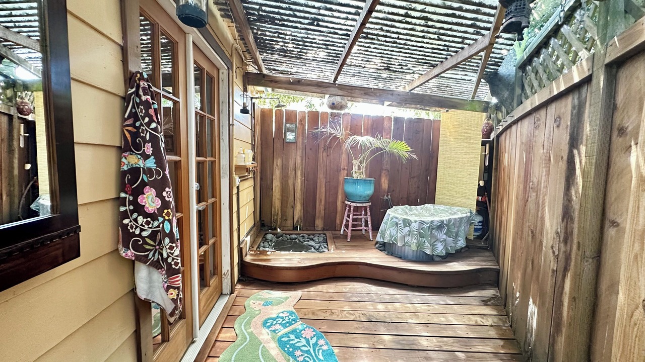 Photo of Patio Balcony in Ingleside Terraces