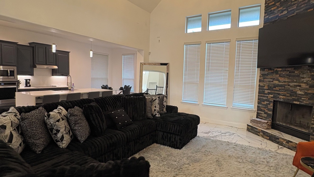 Photo of Livingroom in Central Arlington