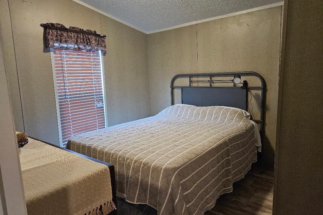 Photo of Bedroom in Shiner