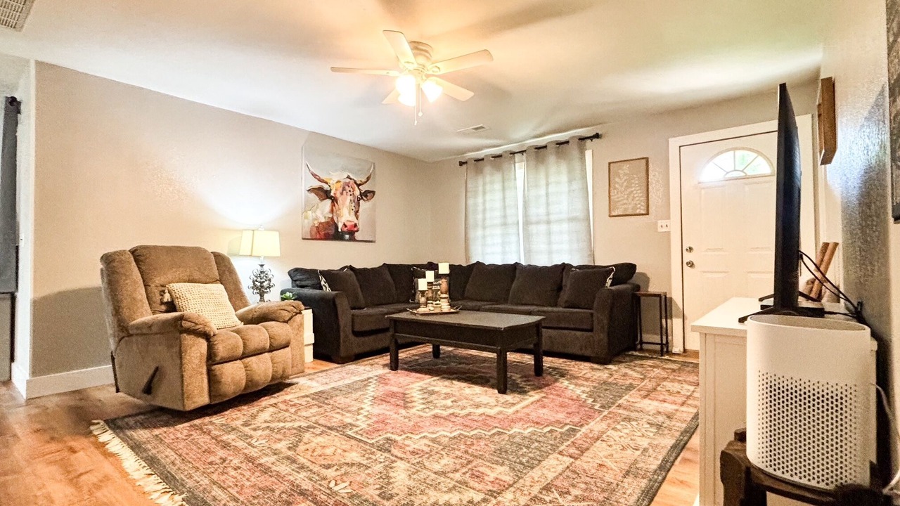 Photo of Livingroom in Harrison