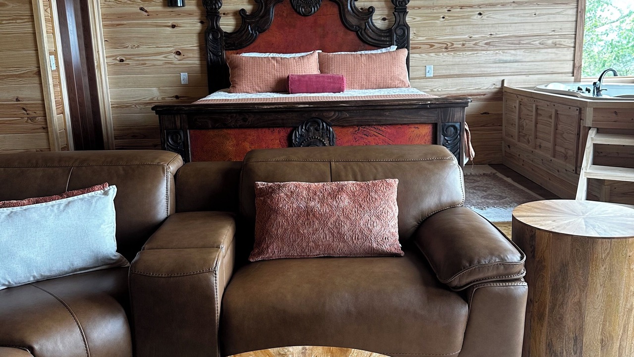 Photo of Livingroom in Bee Branch