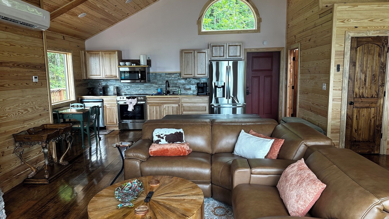Photo of Livingroom in Bee Branch