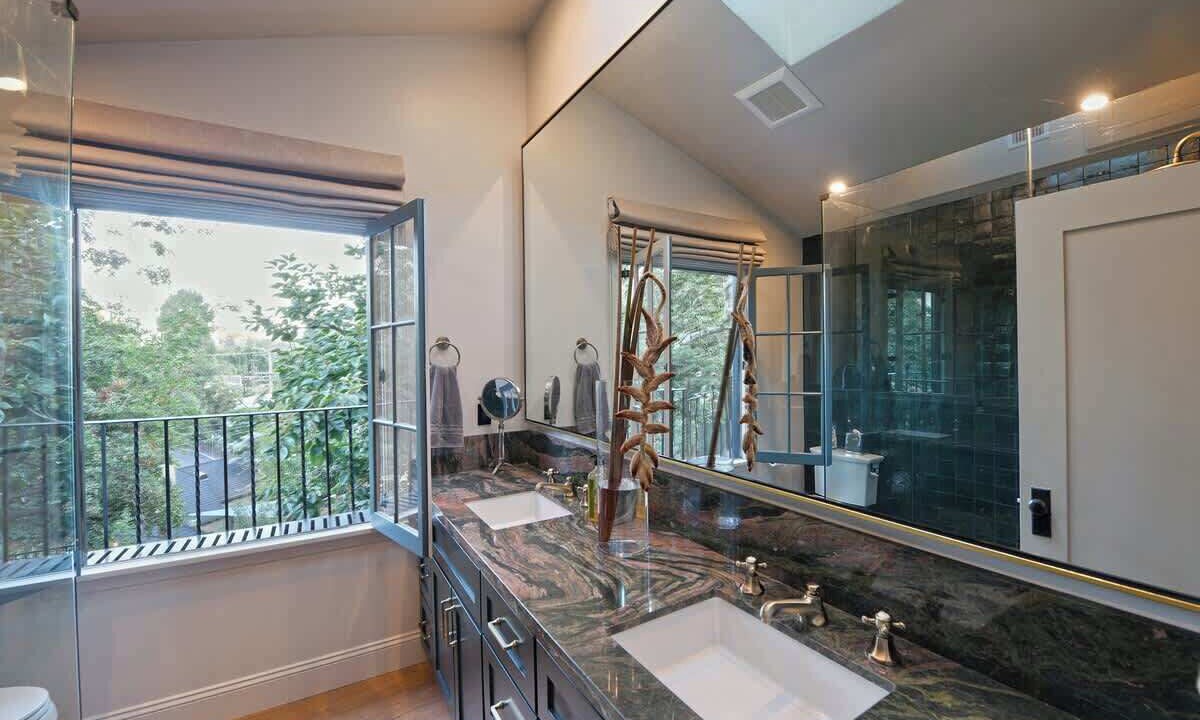 Photo of Bathroom in Beachwood Canyon