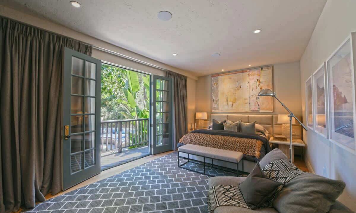 Photo of Others in Beachwood Canyon
