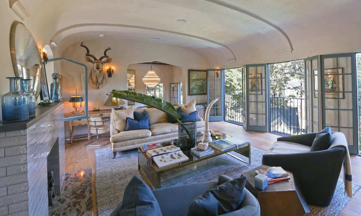 Photo of Livingroom in Beachwood Canyon