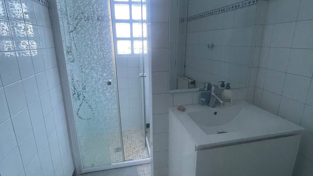 Photo of Bathroom in Coudures