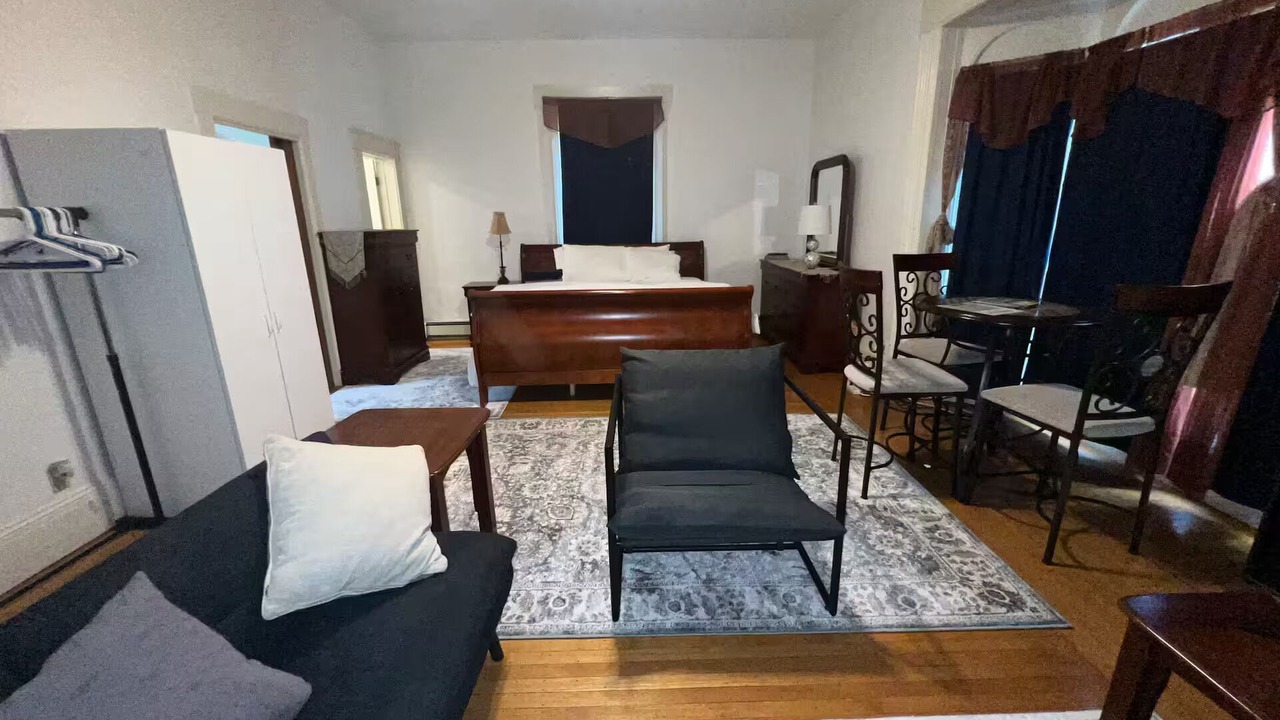 Photo of Livingroom in North Brookline